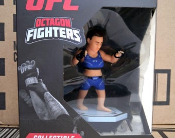 Figura coleccionable de Rose Namajunas, luchadora octagonal de la UFC / Estrella femenina de MMA en base octagonal / Regalo para luchadora de MMA y fanática de los deportes de combate
