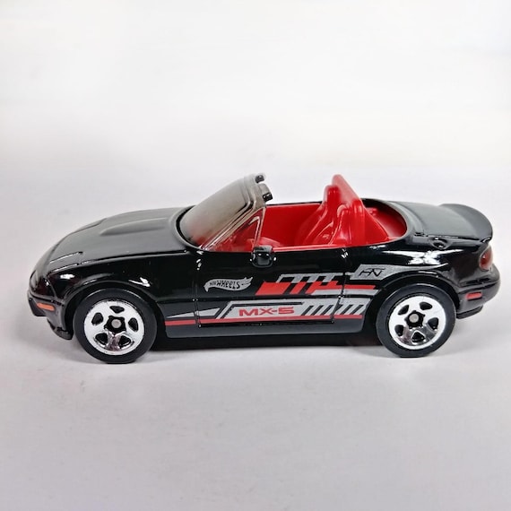 Hot Wheels '91 Mazda MX-5 Miata | JDM Roadster Diecast 1:64 Scale