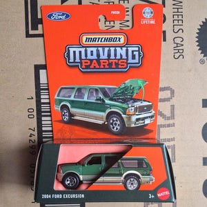 Matchbox Car - 2004 Ford Excursion Moving Parts Diecast Scale Model | Collectible SUV Toy Car | Gift for Dad, Husband, Coworker, Boyfriend