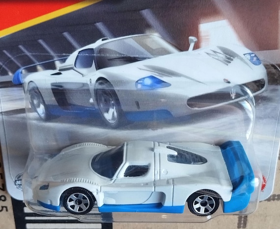 Maserati ミニカー 2個セット ホワイト/ブルー Rare Matchbox Car - 2004 Maserati MC12 Supercar Diecast Scale