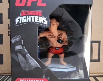 Figura coleccionable de Dastin Poirier de UFC Octagon Fighters / Mini luchador oficial de UFC en base octagonal / Regalo para fanáticos de MMA, novios y esposos
