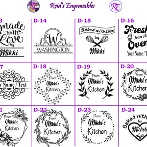 Puede incluir: Un conjunto de 10 dise&ntilde;os de sellos de goma diferentes para hornear y uso en la cocina. Los dise&ntilde;os incluyen texto como "Made with Love by Mikki", "Baked with Love by Mikki", "Fresh from the Oven of", "From Mikki's Kitchen", y "Washington".