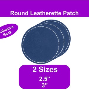Puede incluir: Tres parches redondos de imitación de cuero azul con costuras blancas. Los parches tienen un diámetro de 6,35 cm y 7,62 cm. La parte posterior de los parches es adhesiva.