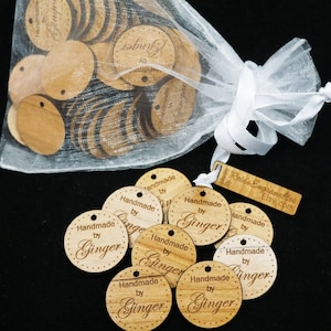 Doppelseitige 1 "runde personalisierte Produktetiketten, Kleidungsetiketten - Holzetiketten, gravierte Holzproduktetiketten, Made With Love Tags