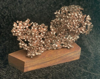 Regalo para Él; Escultura de metal de estilo coral montada en madera recuperada, estilo granja, decoración de chimenea, decoración rústica, decoración de mesa de café