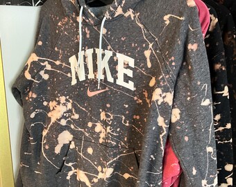 Sudadera Nike gris reciclada, con efecto desteñido, talla M de mujer.