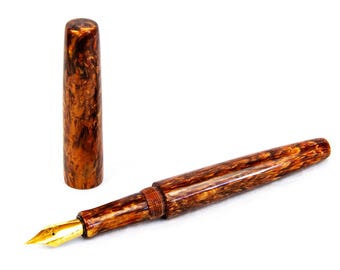 Pluma estilográfica Smaug's Fire Resin Bespoke con plumín alemán JoWo - Escritura