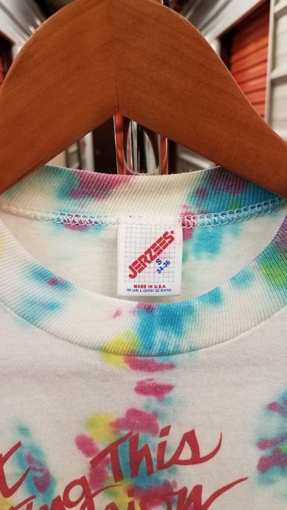 Mythe Conceptions bande T-Shirt dessinée T-Shirt bande de nouvel an vente 15 % Off 1988 RARE Vintage original Robert Asprin Tie-Dye. Petit adulte. 962075 Mythe Conceptions bande T-Shirt dessinée T-Shirt bande de nouvel an vente 15 % Off 1988 RARE Vintage original Robert Asprin Tie-Dye. Petit adulte. 962075