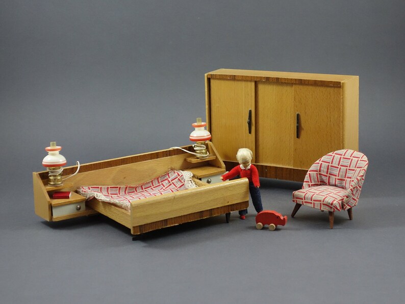 Vintage German Dollhouse Miniature Bedroom Wooden Furniture Paul Hubsch Hubsch Set 5 Pc 1 12 Scale