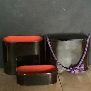 VINTAGE LACQUERWARE CONTAINER