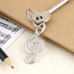 Gift for Musicians and Music Lovers Personalised Pewter Treble Clef Keyring Present for Music Teacher and Musical Friends