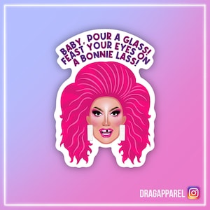 Sticker vinyle brillant « Baby Pour A Glass ! » rosé - RuPaul's Drag Race, Queer, LGBT, Sticker slogan