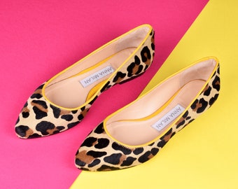 Chaussure en cuir de léopard plat avec jaune