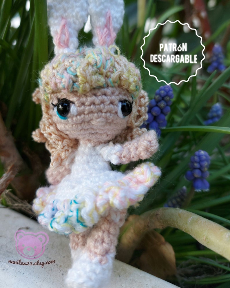 Patr\u00f3n en pdf Patr\u00f3n descargable Patr\u00f3n de crochet o amigurumi mu\u00f1eca Mu\u00f1eca conejo peque\u00f1a.. Amigurumi ni\u00f1a Patr\u00f3n de ganchillo