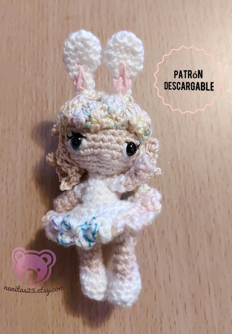 Patr\u00f3n en pdf Patr\u00f3n descargable Patr\u00f3n de crochet o amigurumi mu\u00f1eca Mu\u00f1eca conejo peque\u00f1a.. Amigurumi ni\u00f1a Patr\u00f3n de ganchillo