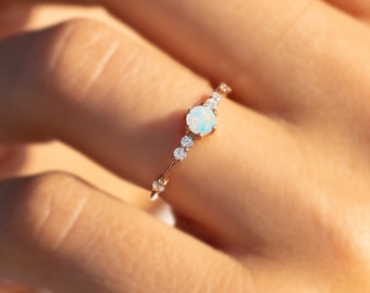 Sierlijke minimalistische opaal verlovingsring Vrouwen opaal ring cadeau voor haar Unieke 14k rose goud echte opaal belofte ring voor haar Edelsteen ring