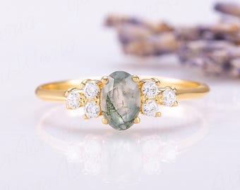 Anel de compromisso delicado em ouro amarelo com ágata musgosa, anel de noivado com gema oval verde delicada, anel de noivado minimalista.