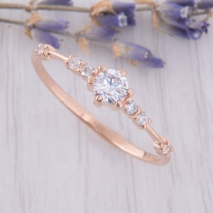 14Kソリッドローズゴールドのシンプルで上品なプロミスリング、女性用ユニークで繊細なプロミスリング、ホワイトCZのミニマリストな婚約指輪