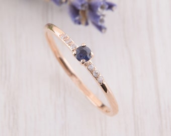 Rose Gold Sapphire Promise Ring, kleine damesring, sierlijke belofte ring, minimalistische verlovingsring, sierlijke verlovingsring