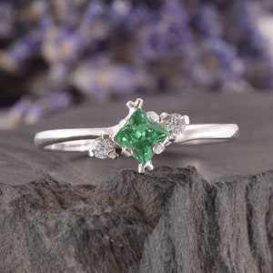 Unique Womens Emerald Promise Ring, Dainty Silver Ring, Emerald Silver Womens Ring, Princess Cut Ring, Green Stone Ring, May Birthstone