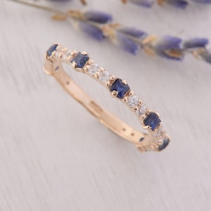 Womens saffier trouwring, unieke trouwring voor haar, sierlijke trouwring, minimalistische trouwring, delicate trouwring