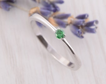 Womens Minimalist Silver Ring with Emerald, Emerald Solitaire Ring, Delicate Ring, Tiny Emerald Ring