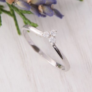 Small Curved Wedding Band, Silver Wedding Band, Womens Wedding Band, Dainty Wedding Band, Minimalist Ring, Elegant Ring, Simple Wedding Band