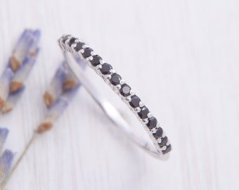 Sierlijke 925 sterlingzilver halve eeuwigheid dames zwarte diamanten trouwring, kleine minimalistische trouwring, zwarte steen kleine trouwring