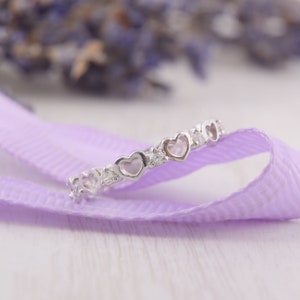 Dainty Wedding Band, Heart Wedding Band, Minimalist Wedding Band, Small Wedding band, Womens Heart Ring, Heart Silver Ring, Delicate Band
