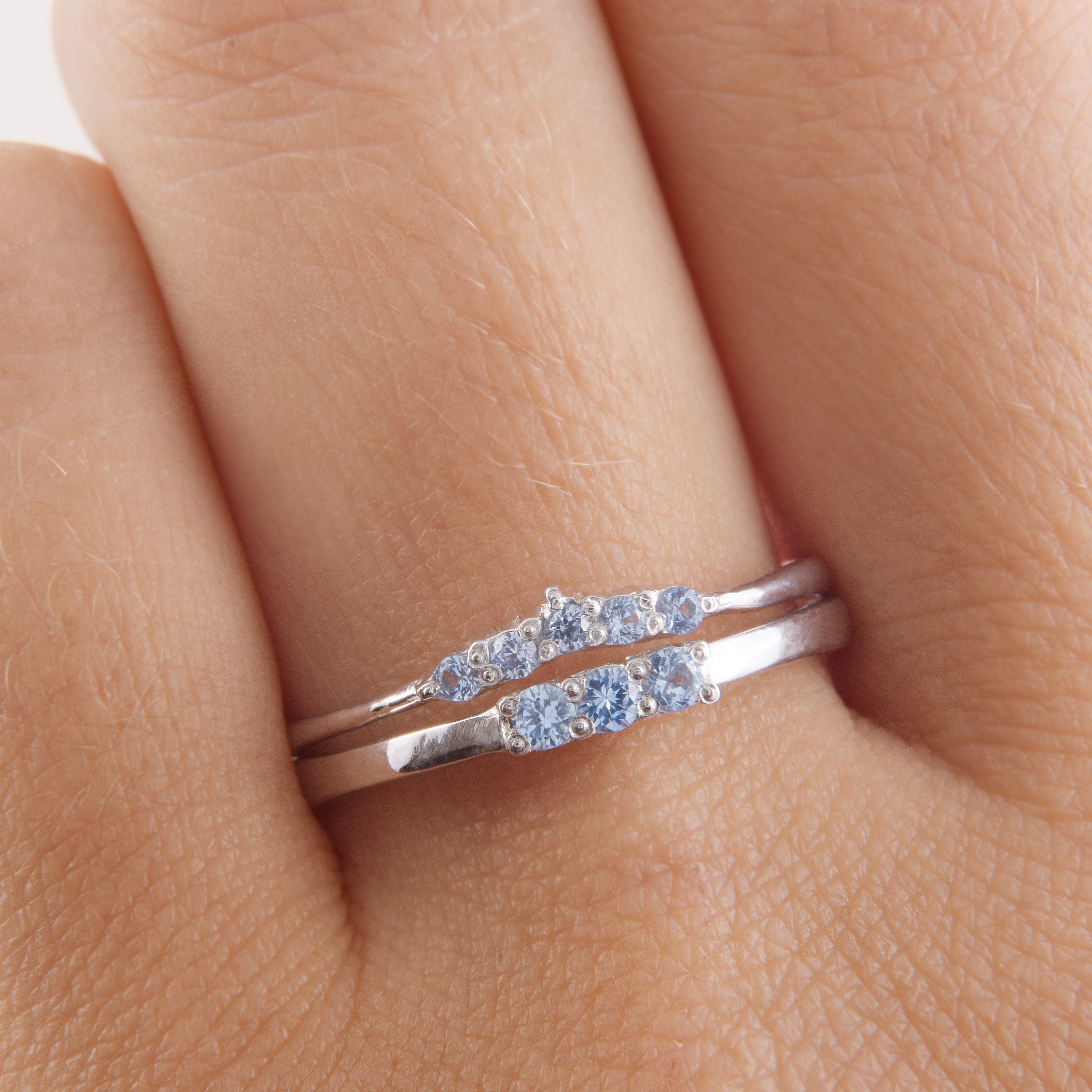 Small Dainty Wedding Ring Set Minimalist Wedding Rings Set Etsy 