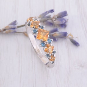 Anillo de bodas único para mujer en oro blanco de 14 k con citrino y topacio azul Londres. Anillo de bodas art déco para ella. Anillo de bodas elegante y delicado.