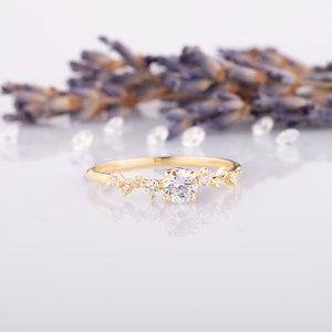 Zierlicher 14k Goldcluster Versprechensring für sie, Einzigartiger minimalistischer Cluster Verlobungsring, Herzschlag Ring, Einzigartiger Statement Ring Gold Bild 5
