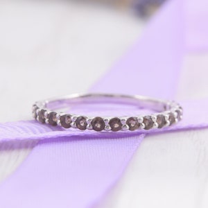 Alianza de cuarzo ahumado para mujer, alianza de eternidad, alianza de cuarzo, alianza de media eternidad, anillo de piedra marrón