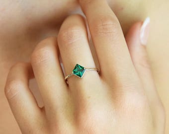 Emerald ring, Solitaire ring, Princess cut ring, Dainty ring, Delicate ring, Minimalist ring, May birthstone, Gemstone ring,Green stone ring