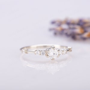 Sierlijke diamanten ring, Sterling zilveren verlovingsring, Diamond belofte ring, minimalistische diamanten verlovingsring, jubileumcadeau voor haar afbeelding 6