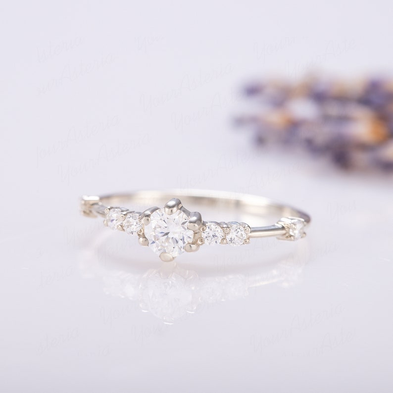 Sierlijke diamanten ring, Sterling zilveren verlovingsring, Diamond belofte ring, minimalistische diamanten verlovingsring, jubileumcadeau voor haar afbeelding 5