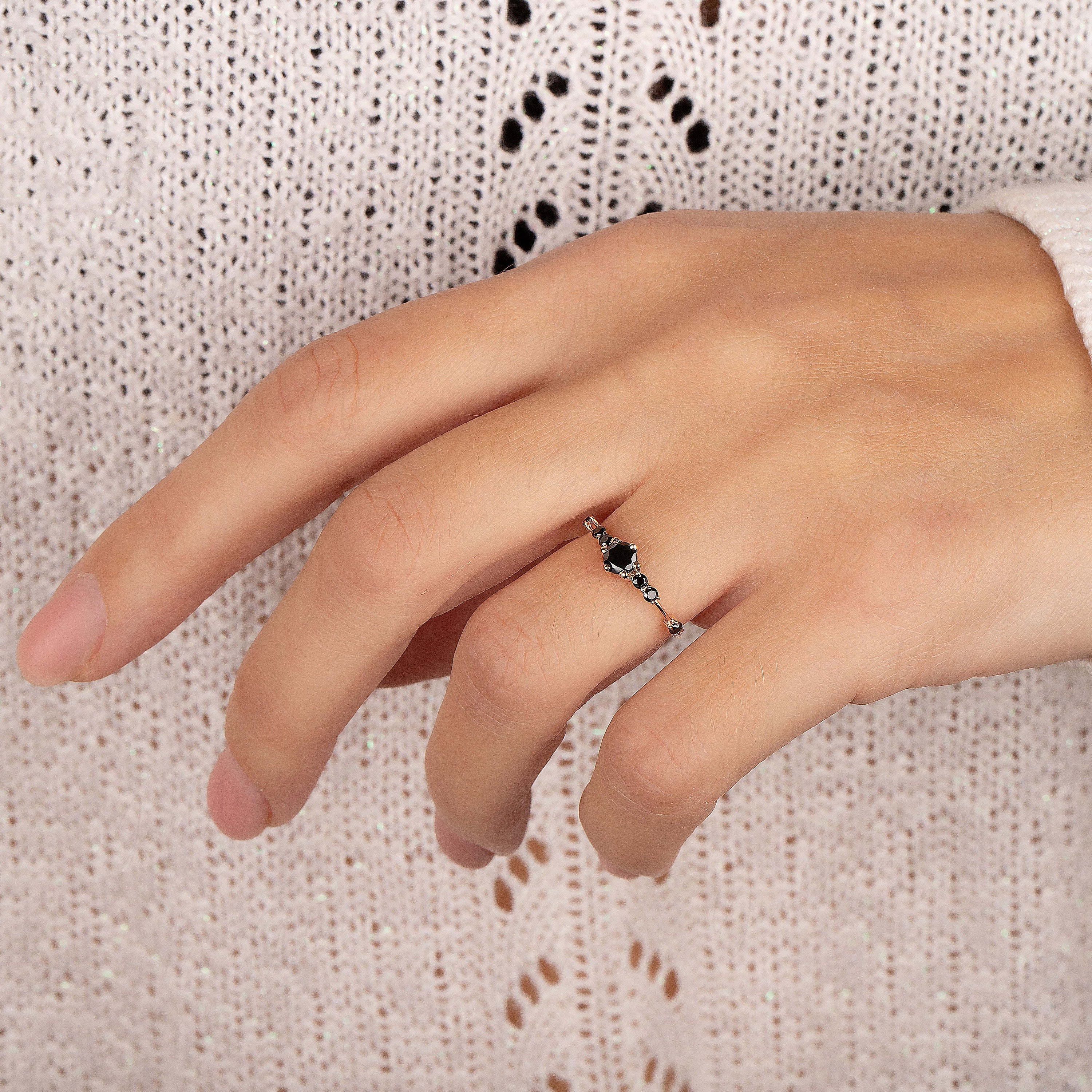 Anillos de compromiso con piedra pequeña sales