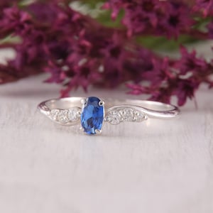 Blue Sapphire Engagement Ring, Dainty Engagement Ring, Womens Engagement Ring, Blue Stone Ring, Sapphire Jewerlry, Sapphire Jewelry