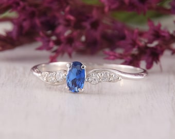 Blue Sapphire Engagement Ring, Dainty Engagement Ring, Womens Engagement Ring, Blue Stone Ring, Sapphire Jewerlry, Sapphire Jewelry