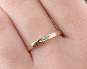 Smaragd Ring, Gelbgold Minimalist Versprechen Ring für Frauen, Solitär Ring, Zarte Frauenring, Smaragd Schmuck
