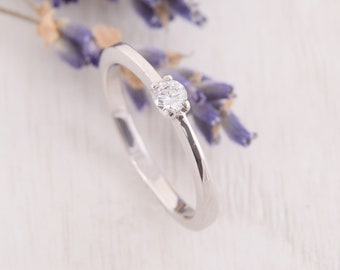 Anello minimalista, anello piccolo, anello piccolo, anello Cz argento, anello di pietra bianca, anello solitario Cz, anello delicato, anello solitario d'argento