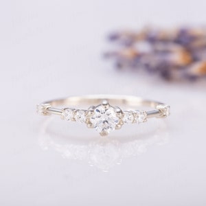 Sierlijke diamanten ring, Sterling zilveren verlovingsring, Diamond belofte ring, minimalistische diamanten verlovingsring, jubileumcadeau voor haar afbeelding 3