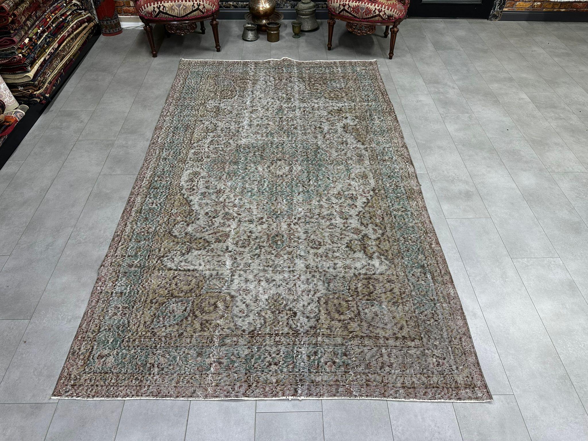 グレーのオーバーダイハンドメイドラグ、オーバーダイラージラグ