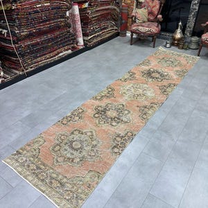 Vintage Rot Muted Läufer Teppich, Anatolischer Teppichläufer, 88 x 380 cm, Büroläufer
