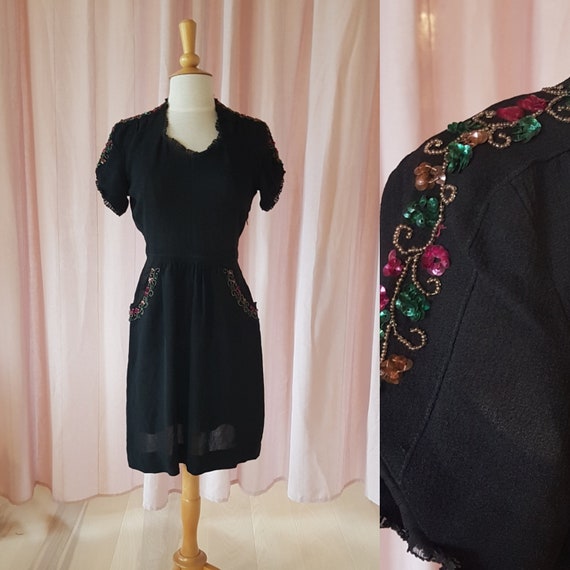 Day dress from the 1940s. Lovely black 40s dress.