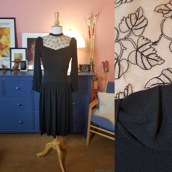 Dress from the 1940s. Size EU 40 / UK 14 / US 10.
