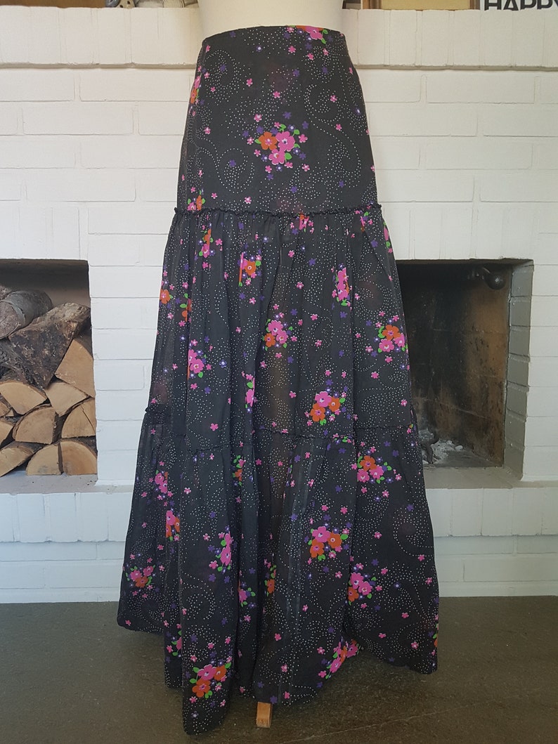 Waist 80 cm 31,5 inches Long skirt from the late 1960s or possible the 1970sSize EU 40 UK 12 US 8