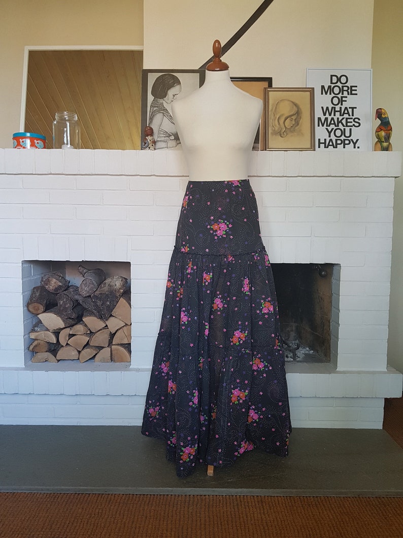 Waist 80 cm 31,5 inches Long skirt from the late 1960s or possible the 1970sSize EU 40 UK 12 US 8