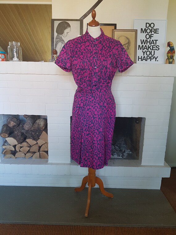 Day dress from the late 1940s or the1950s. Size EU