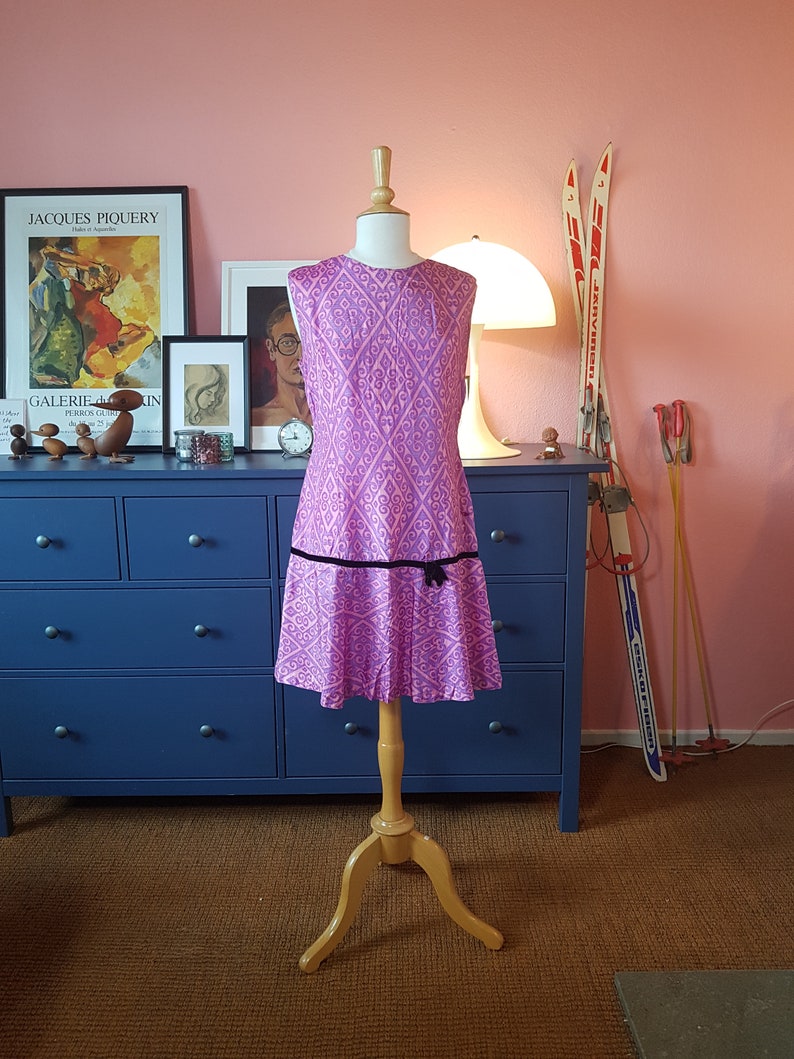 Lovely day dress from the 1960s Waist 80  31,5 inches EU 40  UK 14  US 10 with flaws